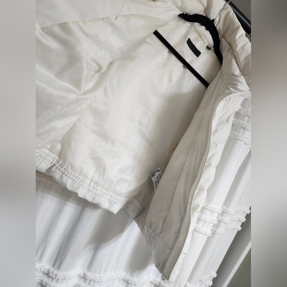 Uniqlo White Puffer Coat. Size Small. - Picture 3 of 10